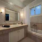 Apartment Iraklis *